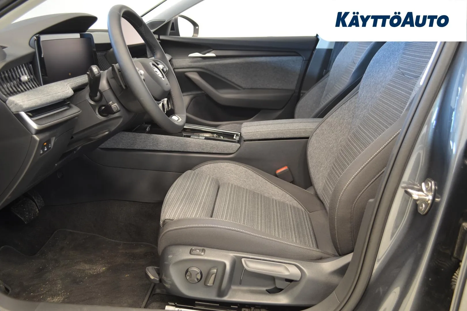 Skoda Superb IRT-907 carousel image