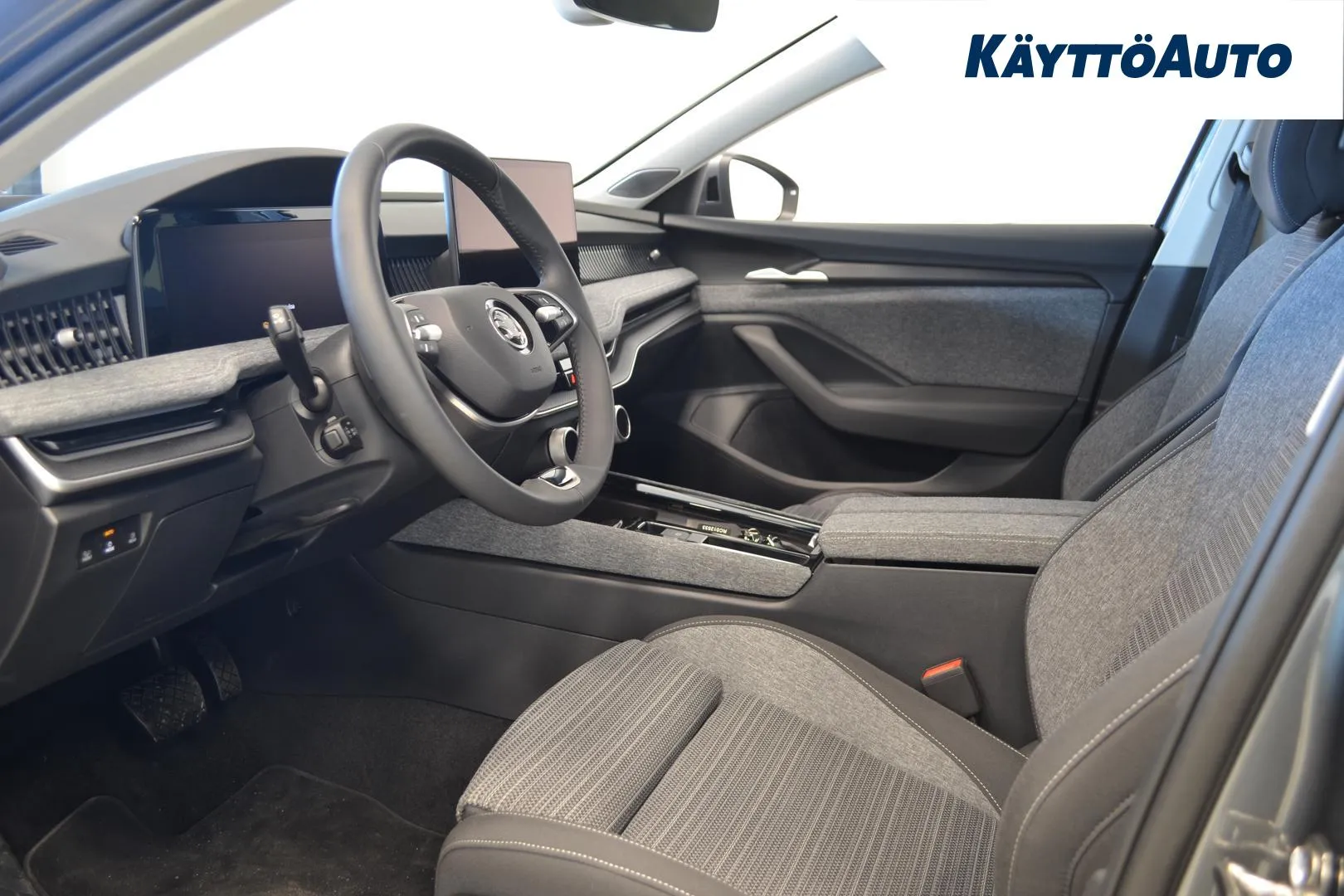 Skoda Superb IRT-907 carousel image