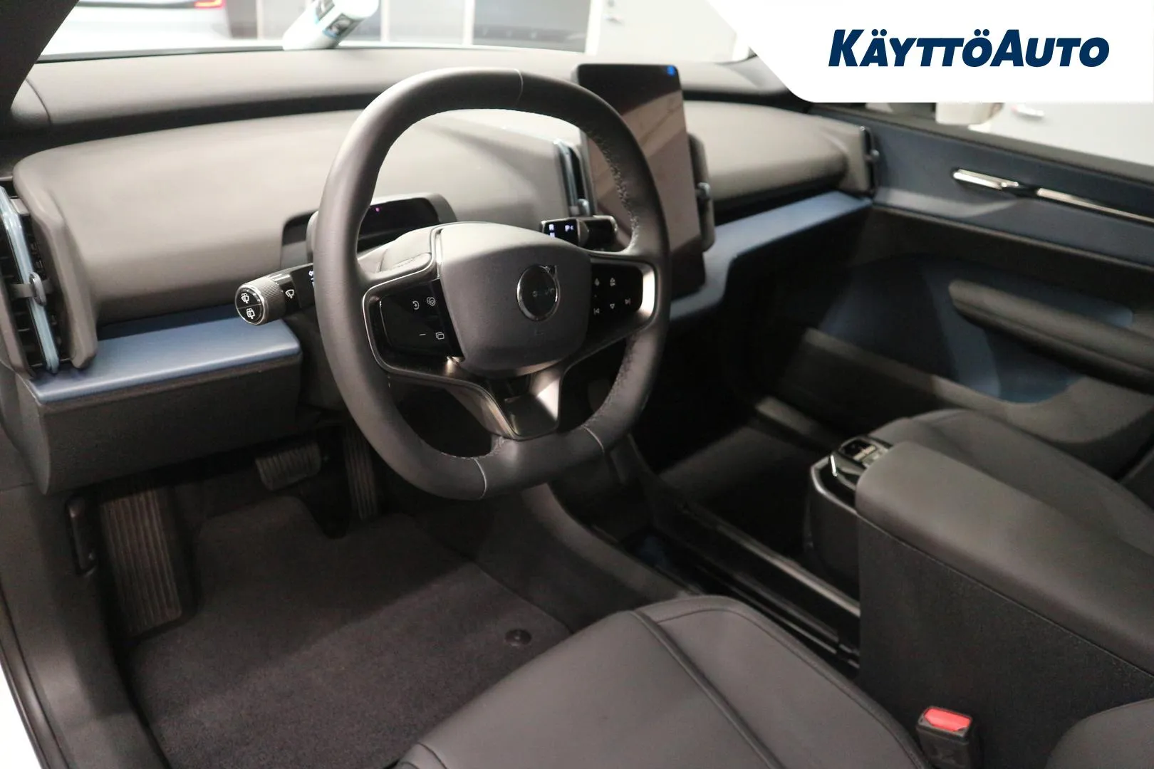 VOLVO EX30 YYB-890 carousel image