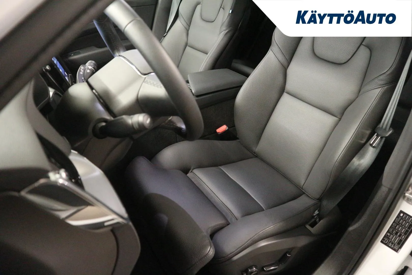 VOLVO XC60 EVH-278 carousel image