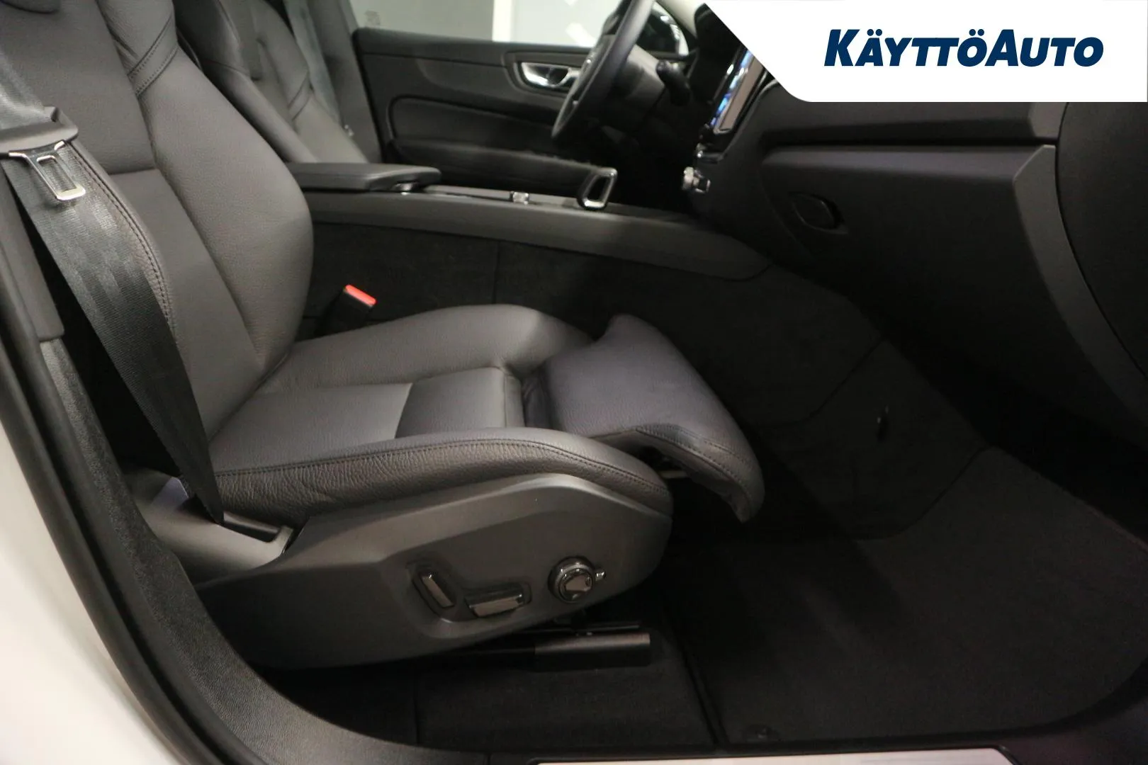 VOLVO XC60 EVH-278 carousel image