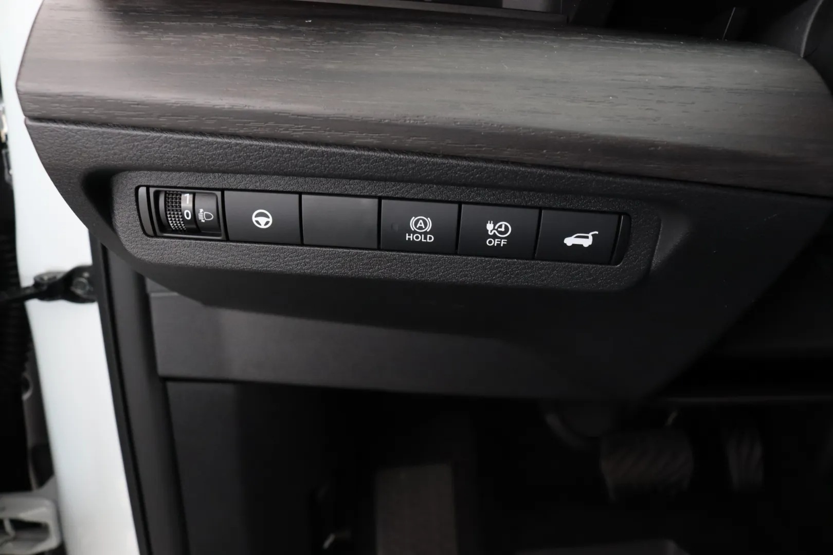 NISSAN Ariya NNB-697 carousel image