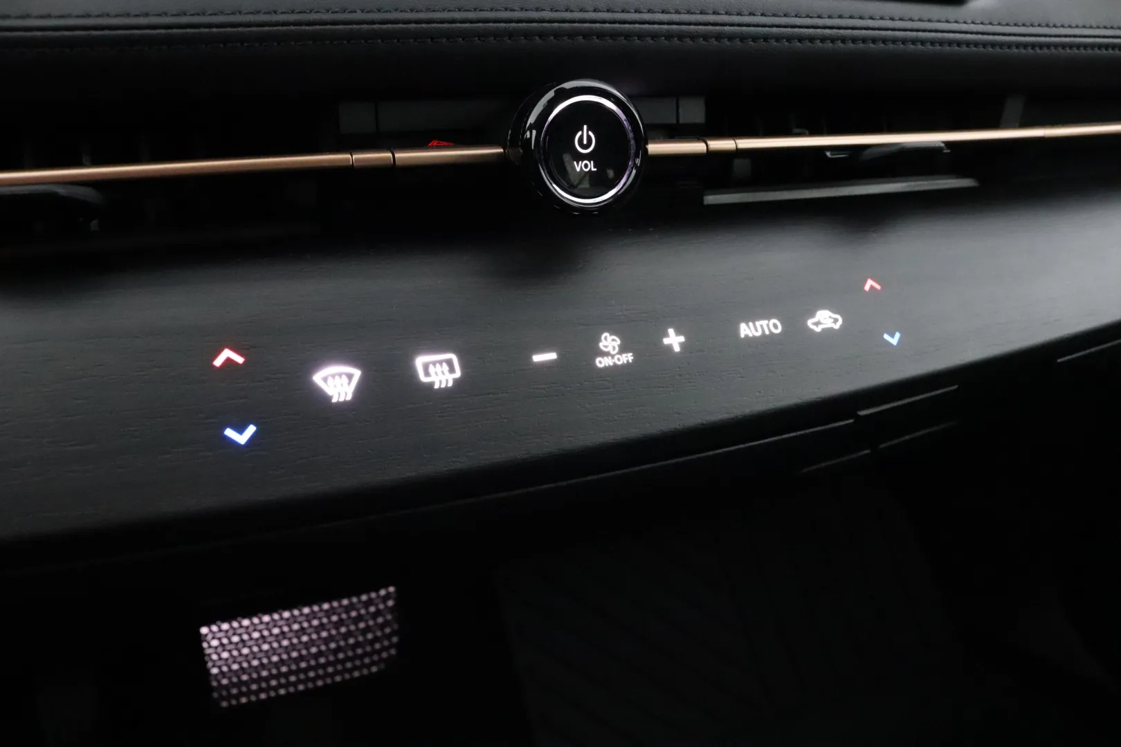 NISSAN Ariya NNB-697 carousel image