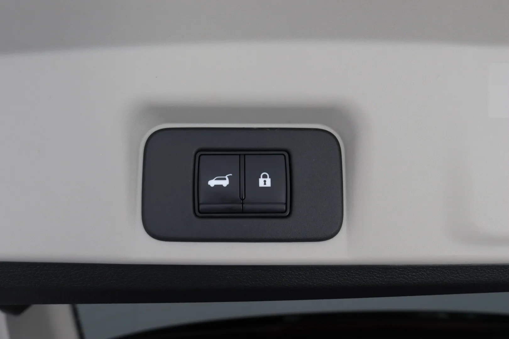 NISSAN Ariya NNB-697 carousel image