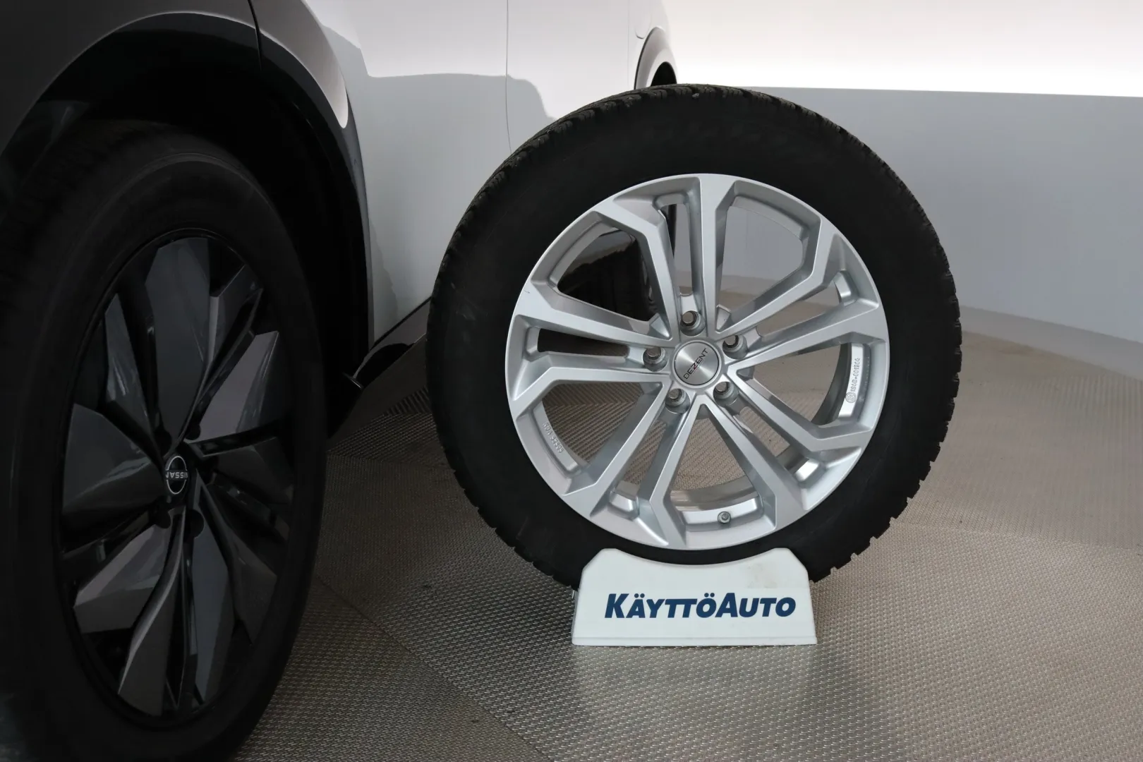 NISSAN Ariya NNB-697 carousel image