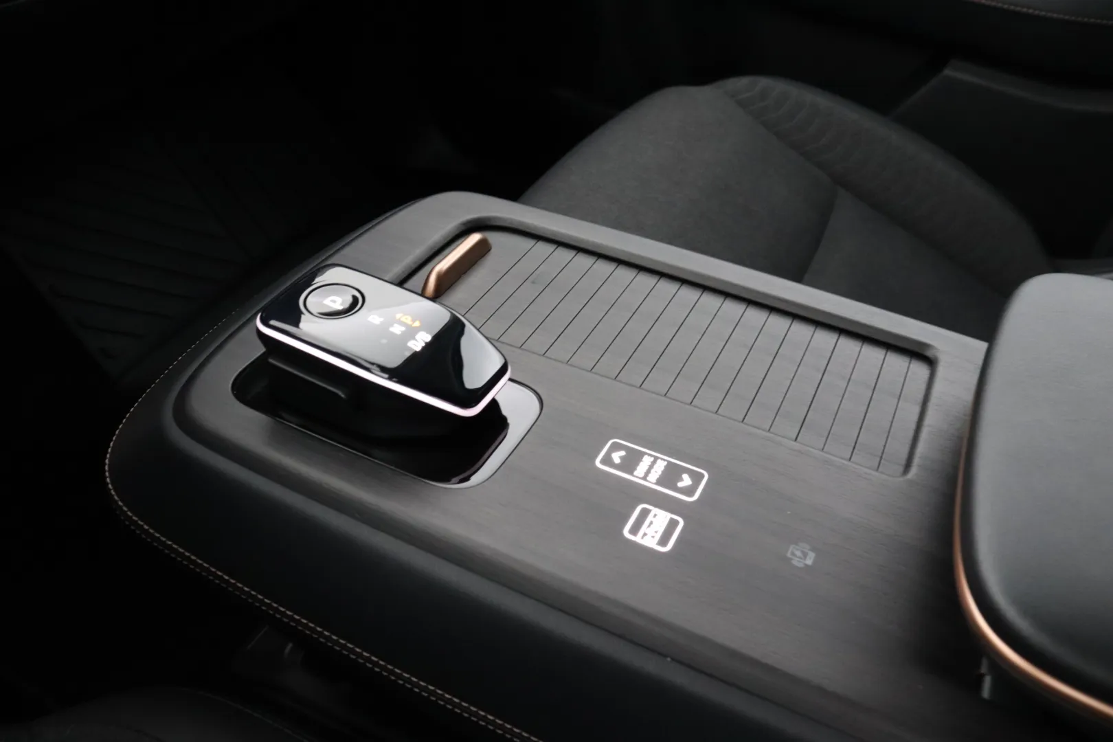 NISSAN Ariya NNB-697 carousel image