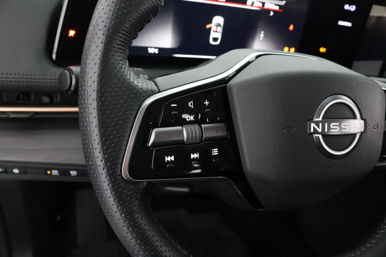 NISSAN Ariya NNB-697 carousel image