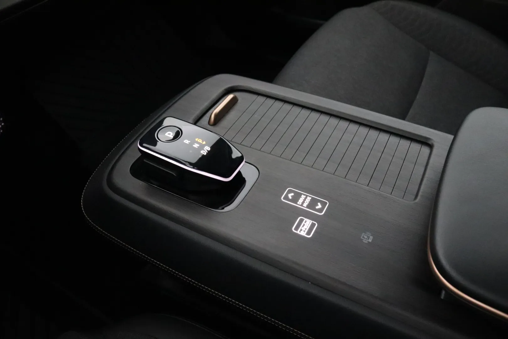 NISSAN Ariya NNB-697 carousel image