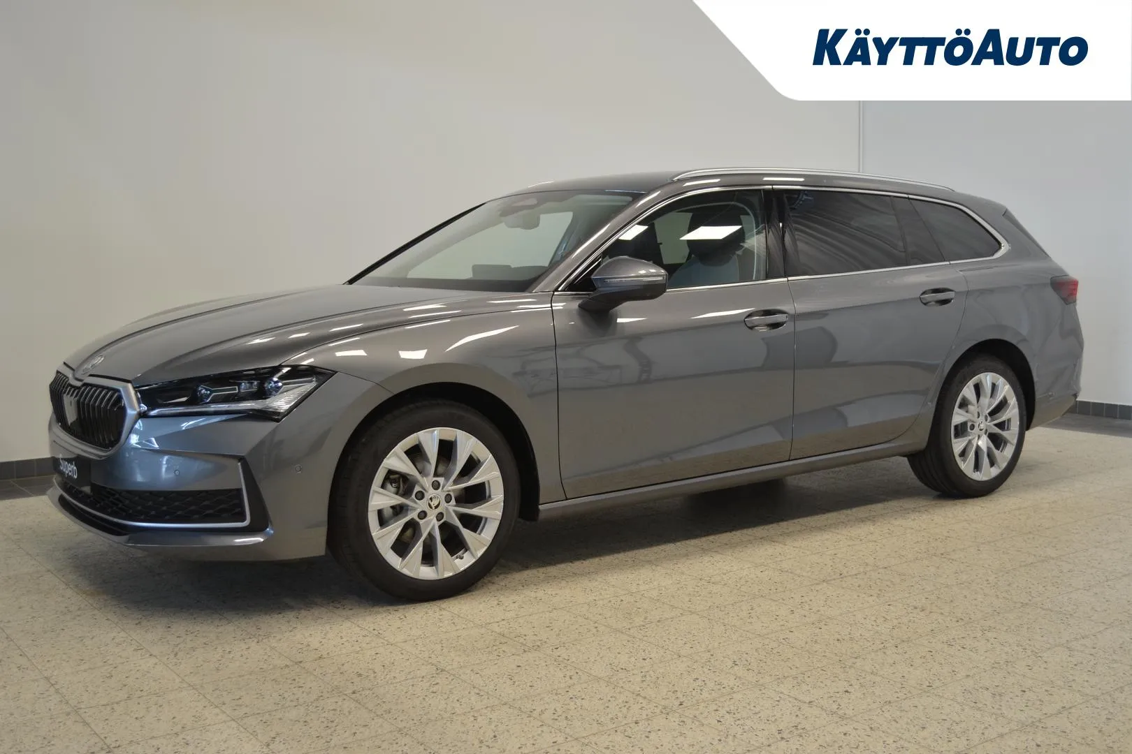 Skoda Superb YXX-243 carousel image