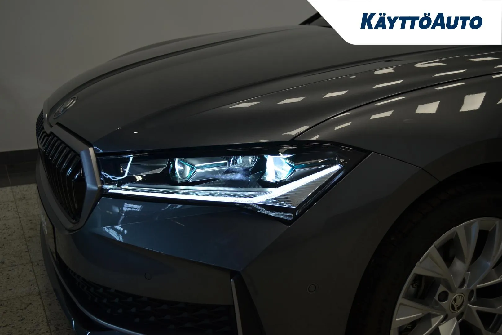 Skoda Superb YXX-243 carousel image