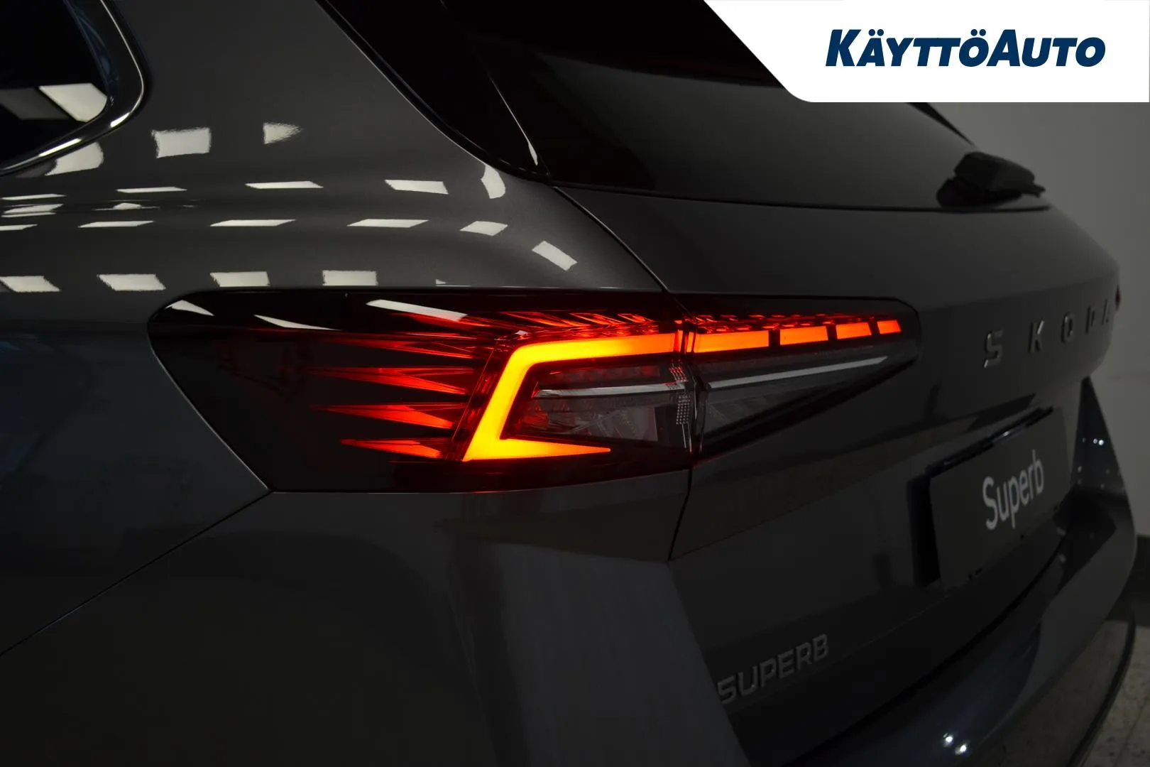 Skoda Superb YXX-243 carousel image