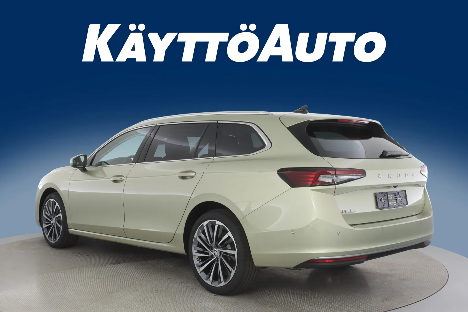 Skoda Superb YXX-249 carousel image