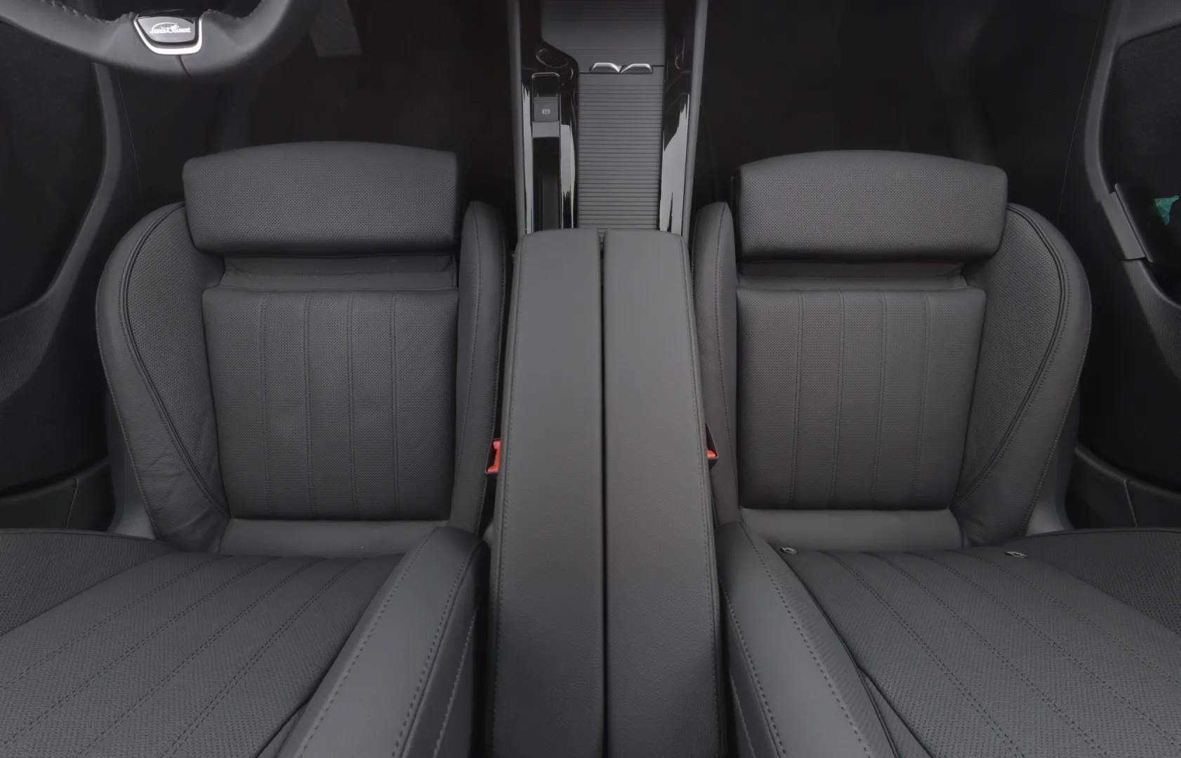 Skoda Superb YXX-249 carousel image