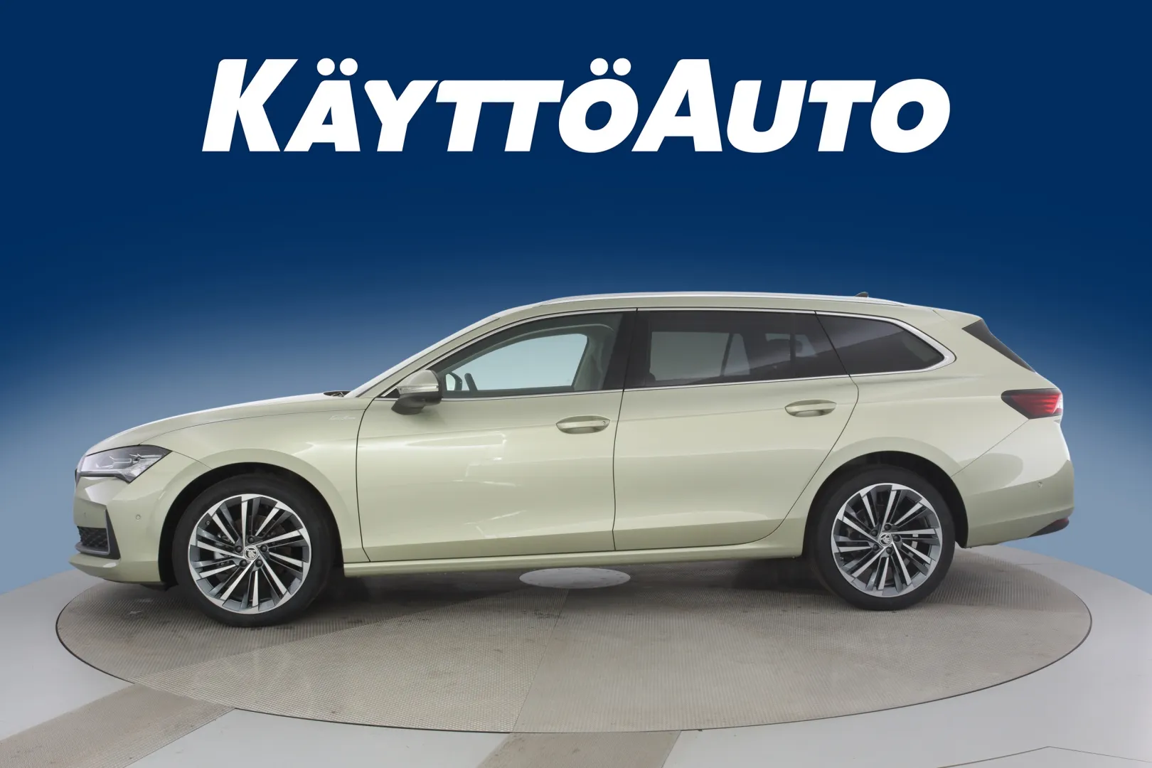 Skoda Superb YXX-249 carousel image