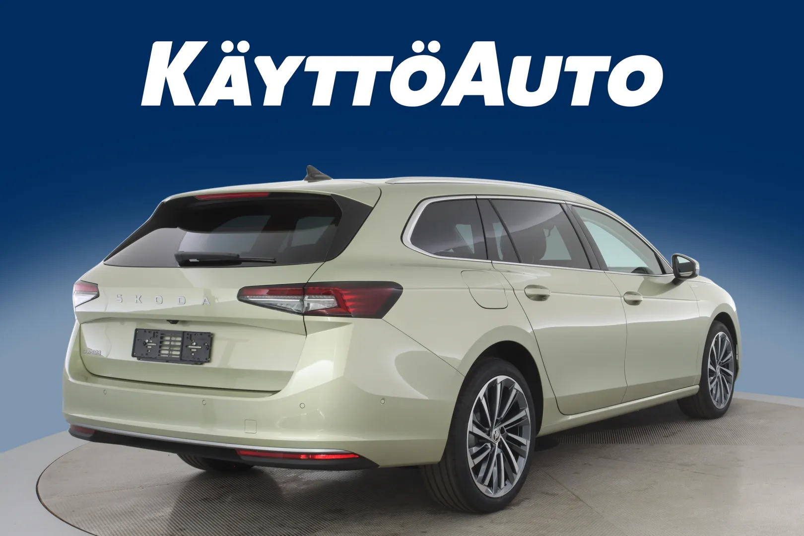 Skoda Superb YXX-249 carousel image