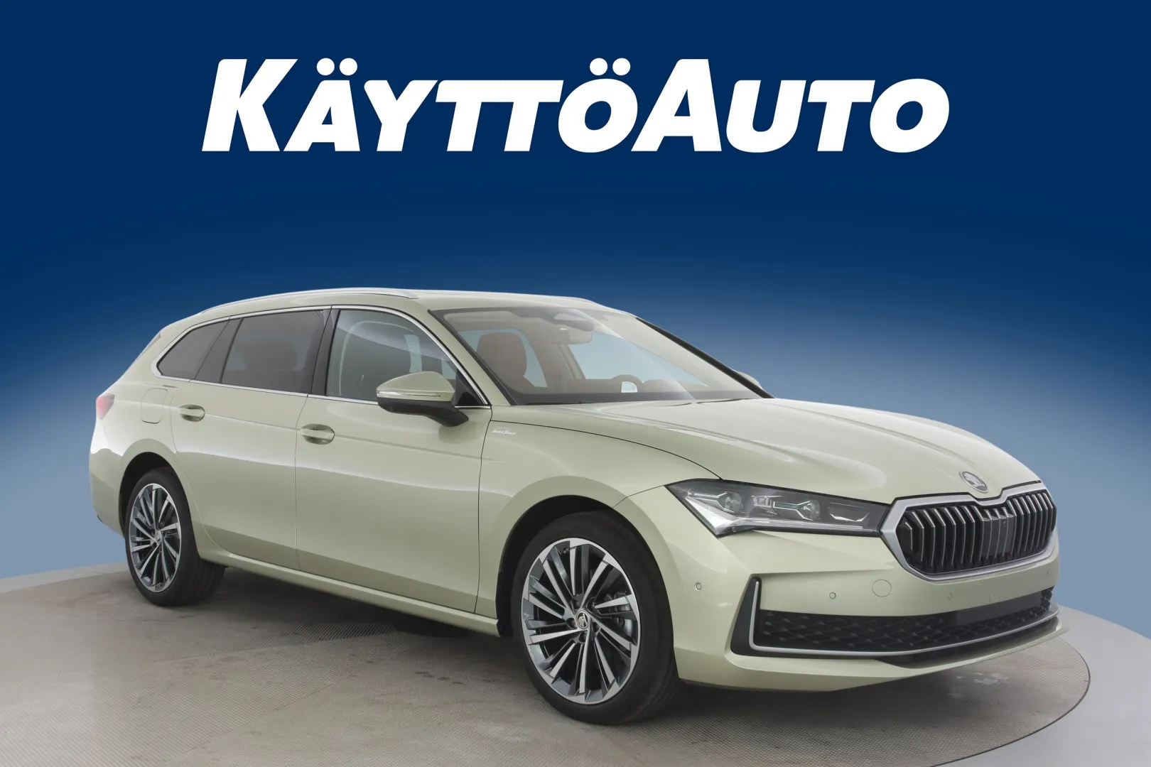 Skoda Superb YXX-249 carousel image