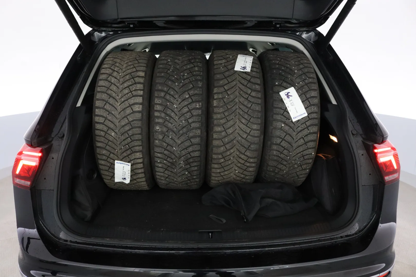 VOLKSWAGEN Tiguan ETS-957 carousel image