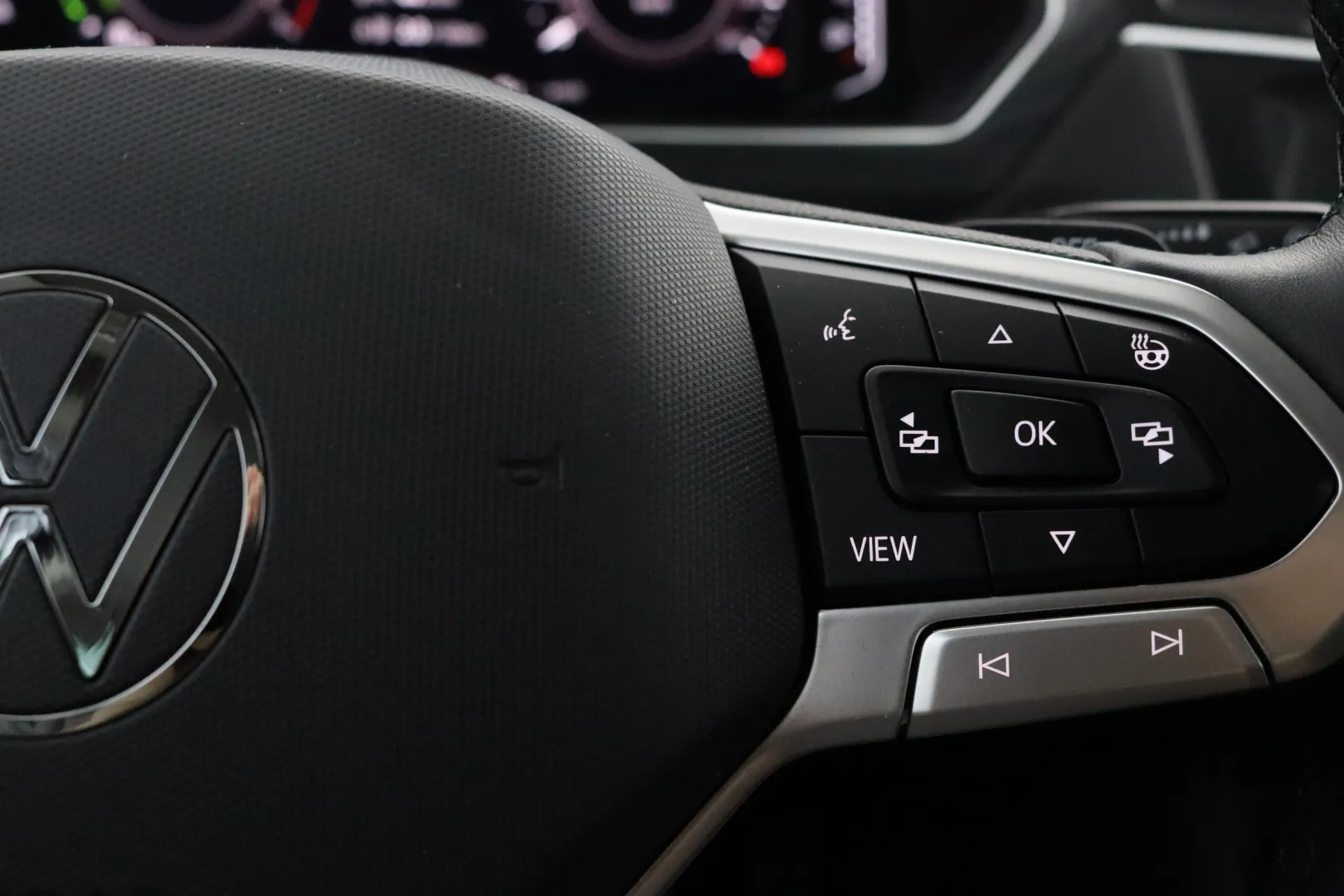 VOLKSWAGEN Tiguan ETS-957 carousel image
