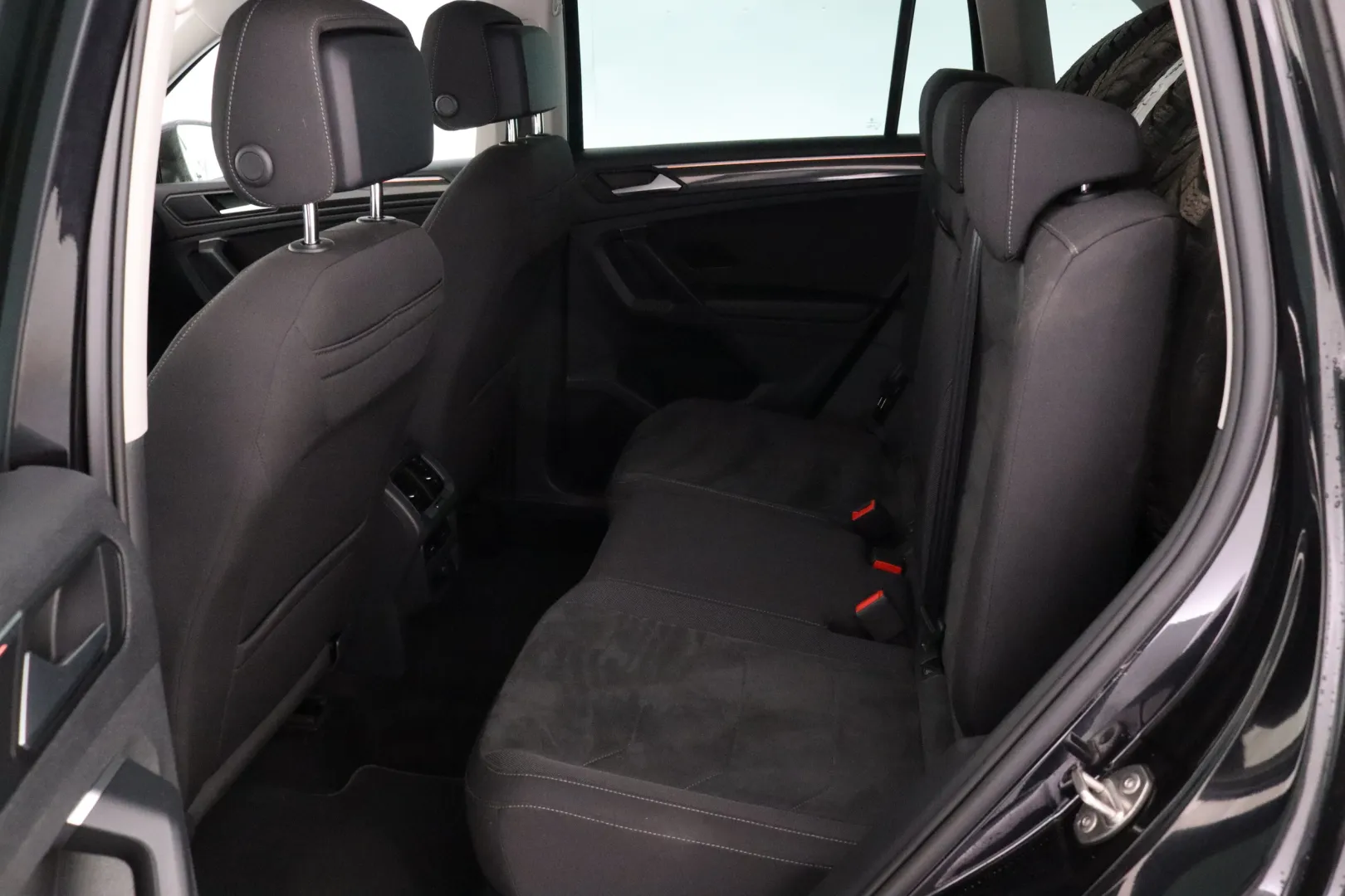 VOLKSWAGEN Tiguan ETS-957 carousel image