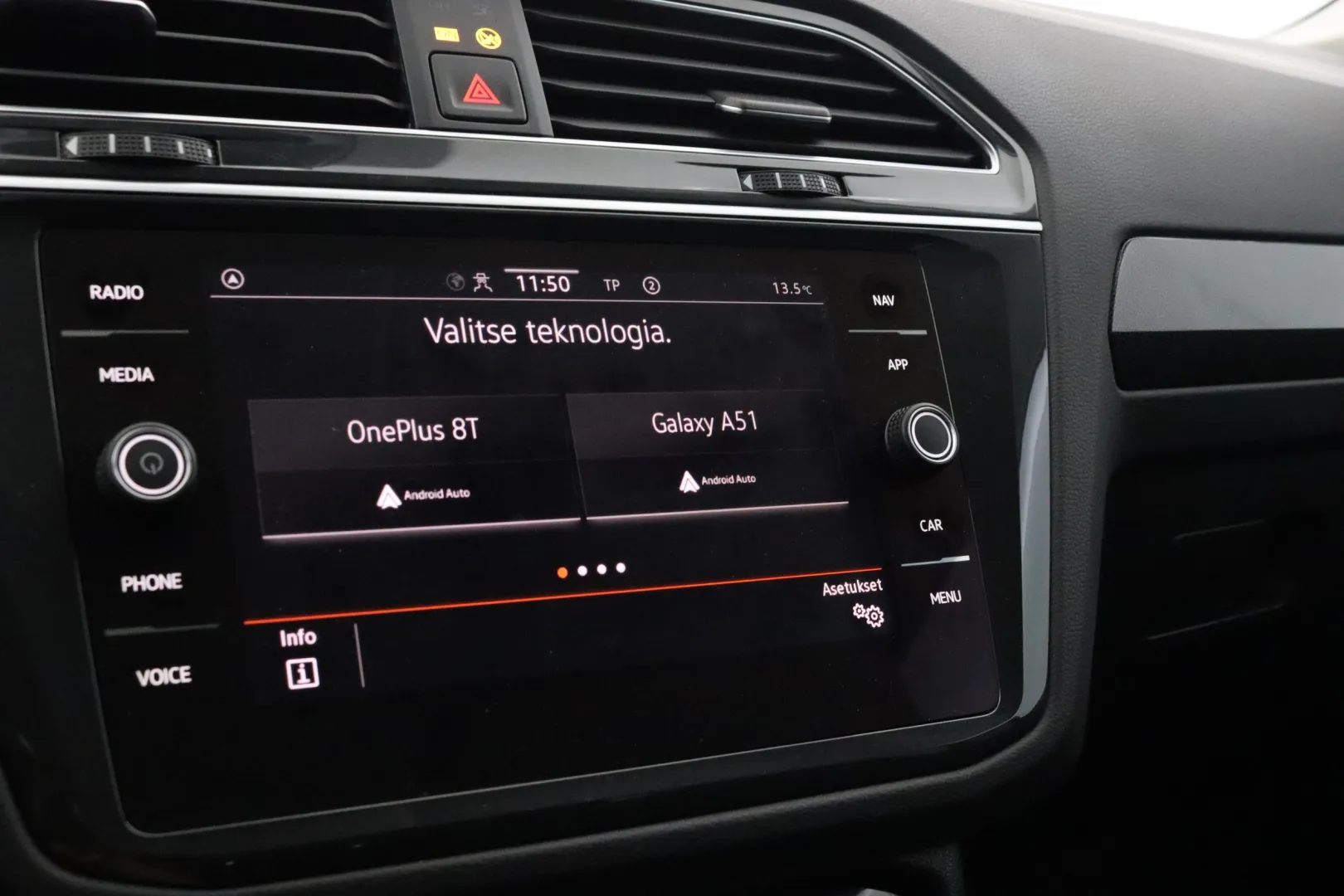 VOLKSWAGEN Tiguan ETS-957 carousel image