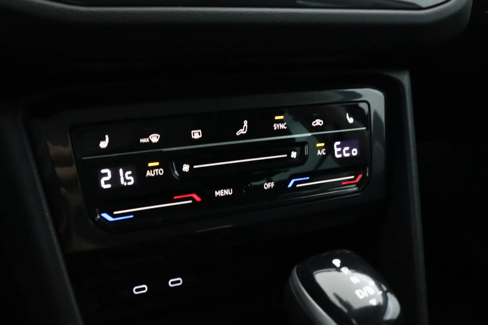 VOLKSWAGEN Tiguan ETS-957 carousel image