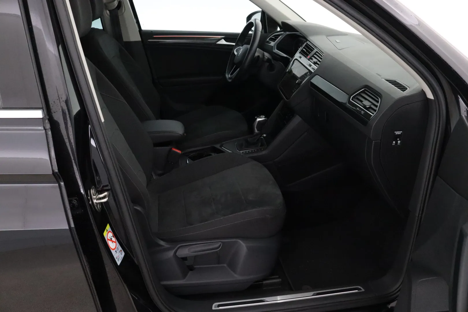 VOLKSWAGEN Tiguan ETS-957 carousel image