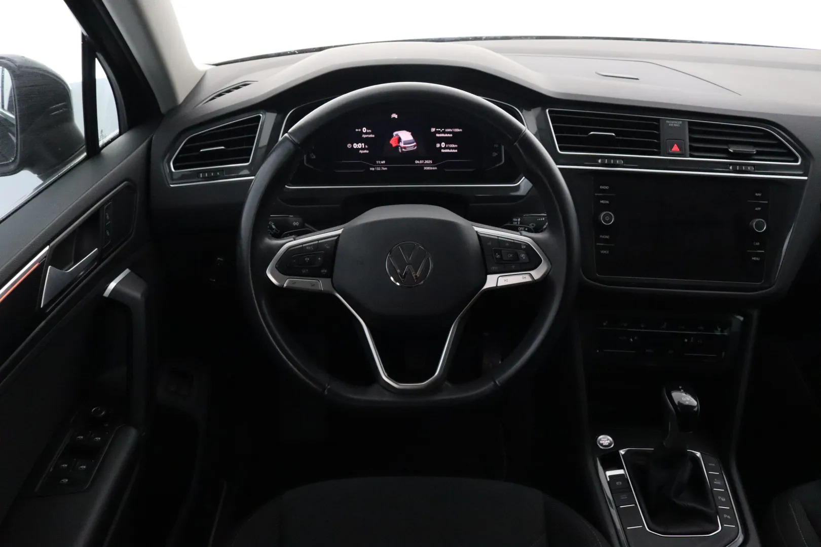 VOLKSWAGEN Tiguan ETS-957 carousel image