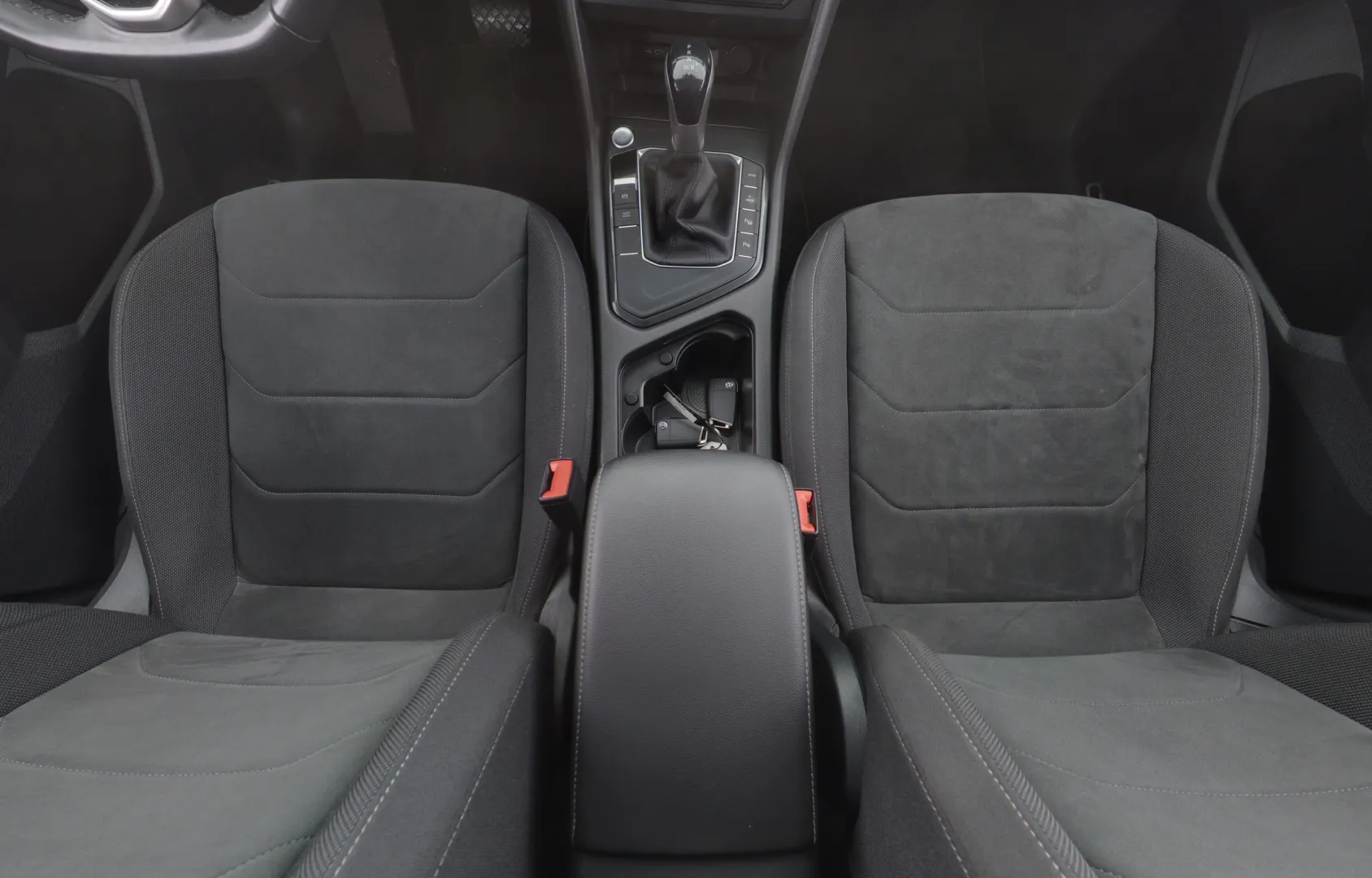 VOLKSWAGEN Tiguan ETS-957 carousel image