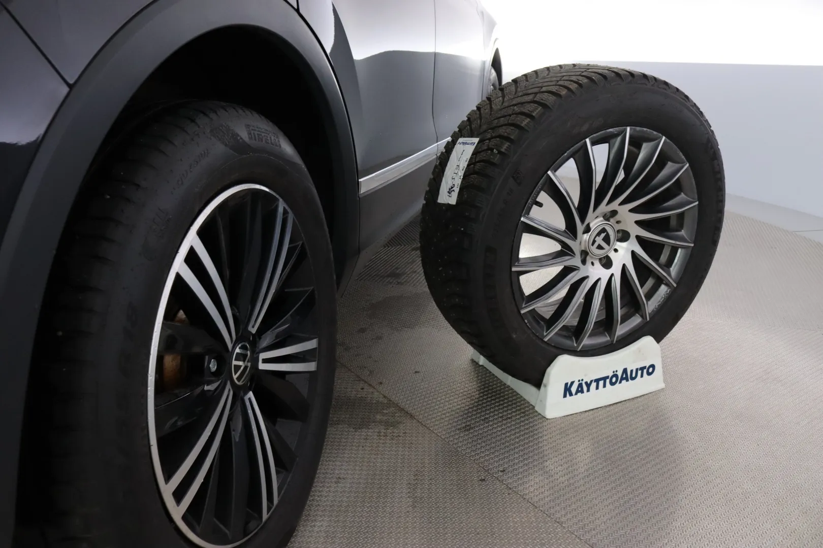 VOLKSWAGEN Tiguan ETS-957 carousel image