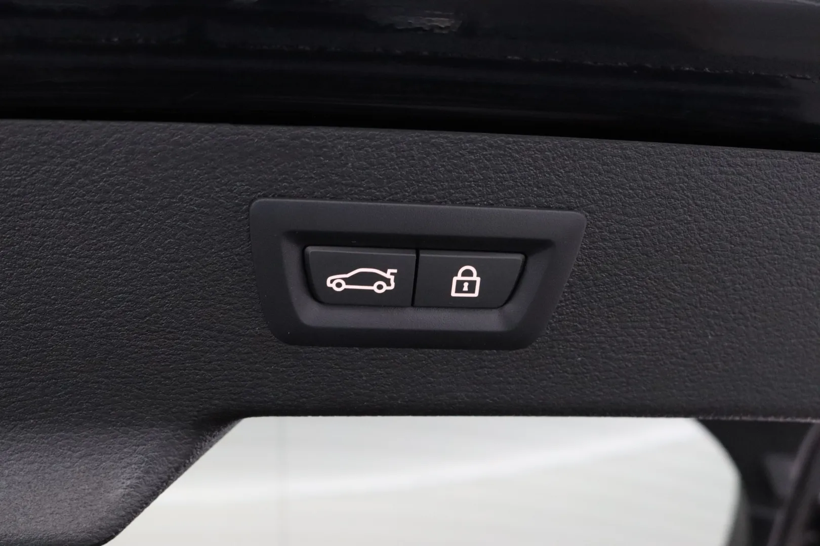 BMW X6 ERM-945 carousel image