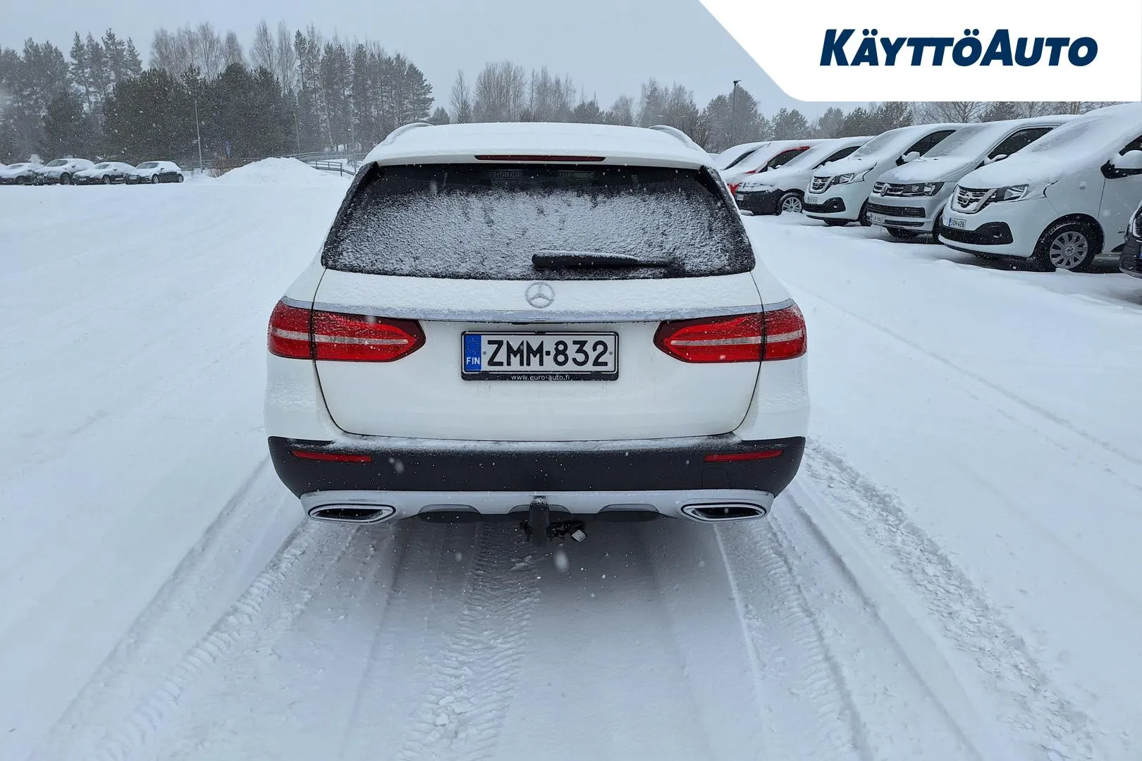 MERCEDES-BENZ E ZMM-832 carousel image