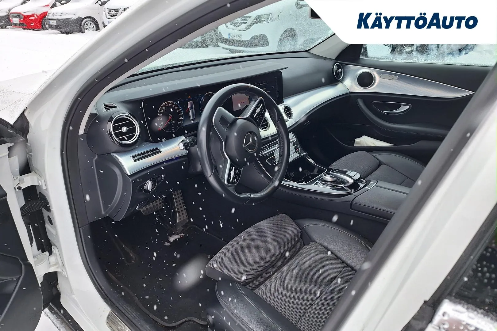 MERCEDES-BENZ E ZMM-832 carousel image