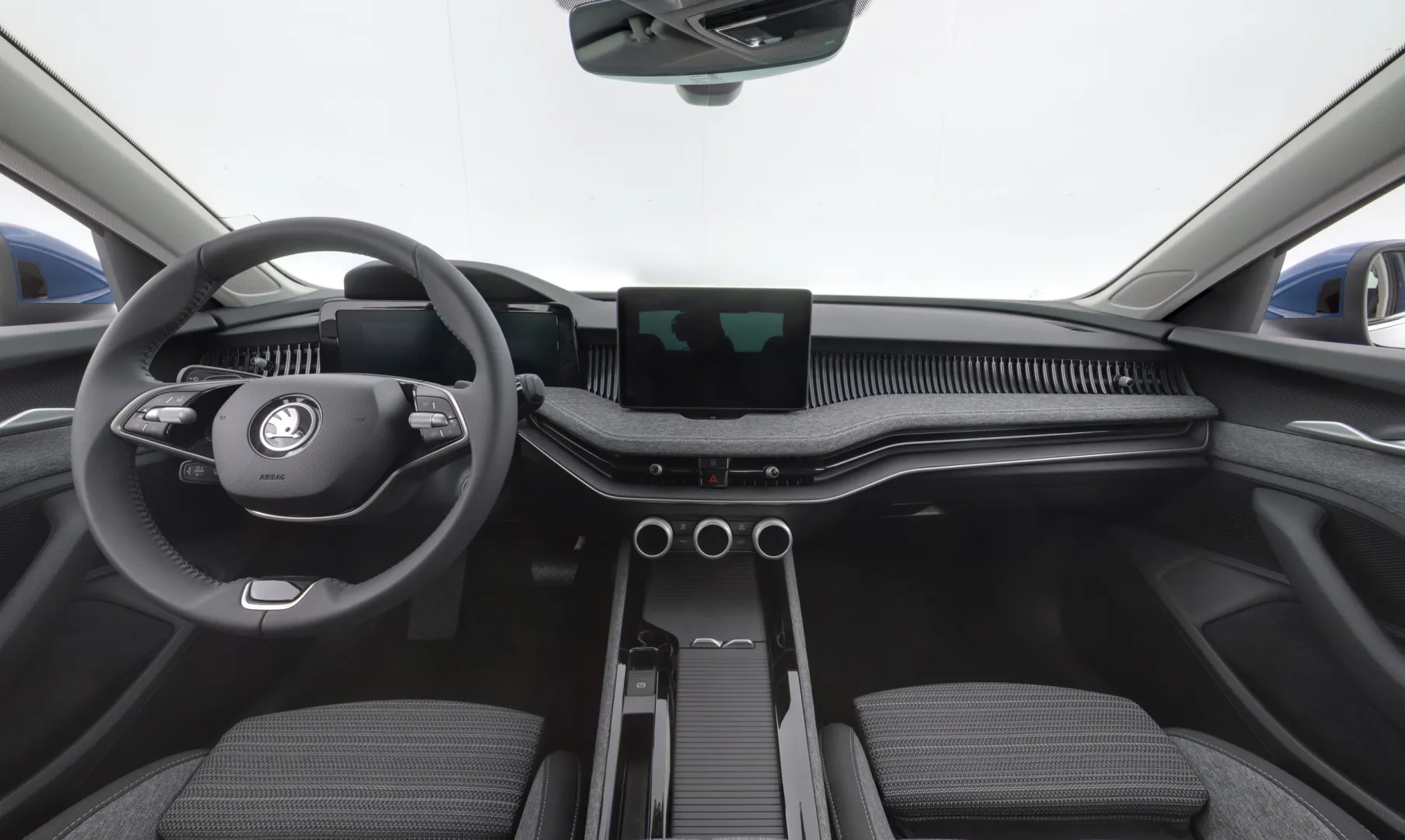 Skoda Superb KVV-233 carousel image