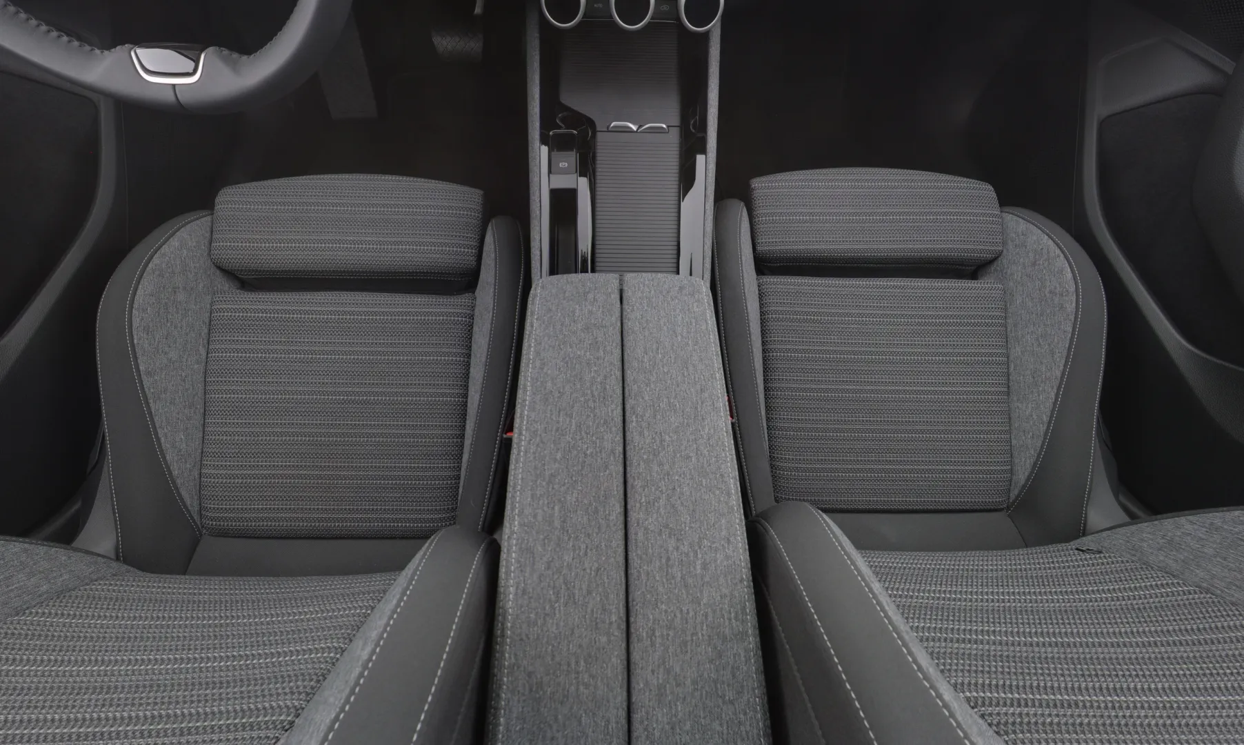 Skoda Superb KVV-233 carousel image