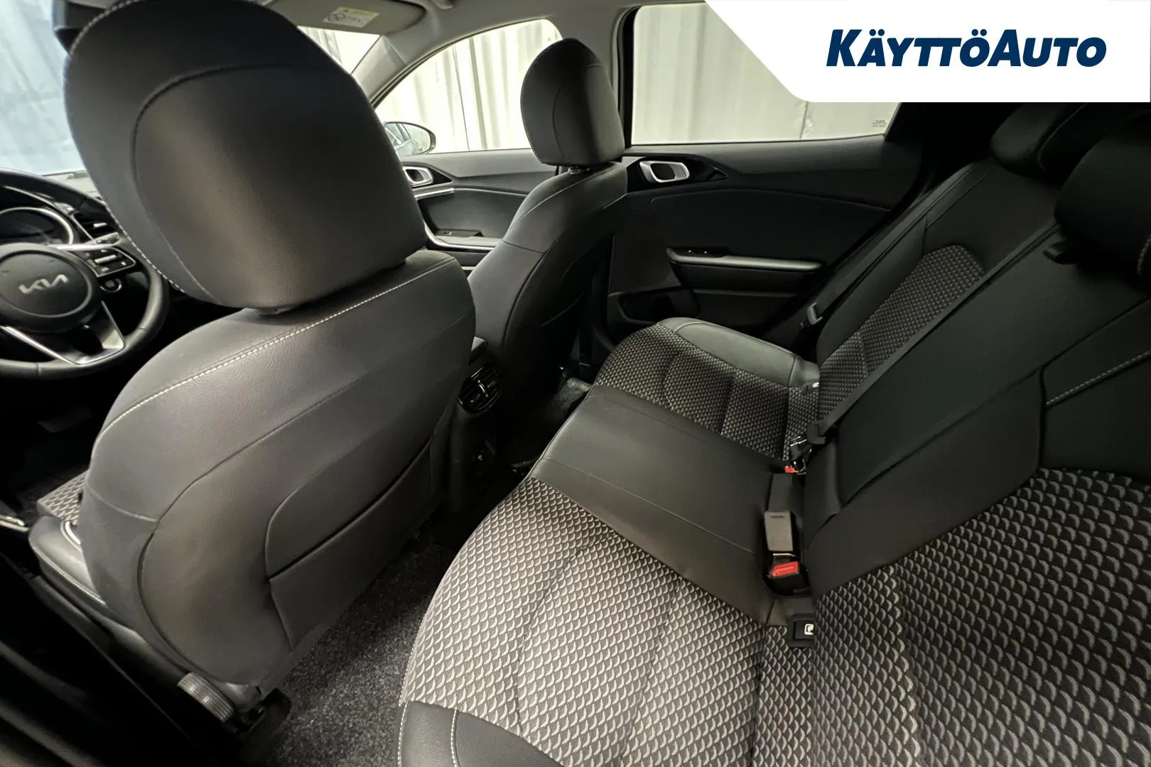 Kia XCeed YXR-231 carousel image