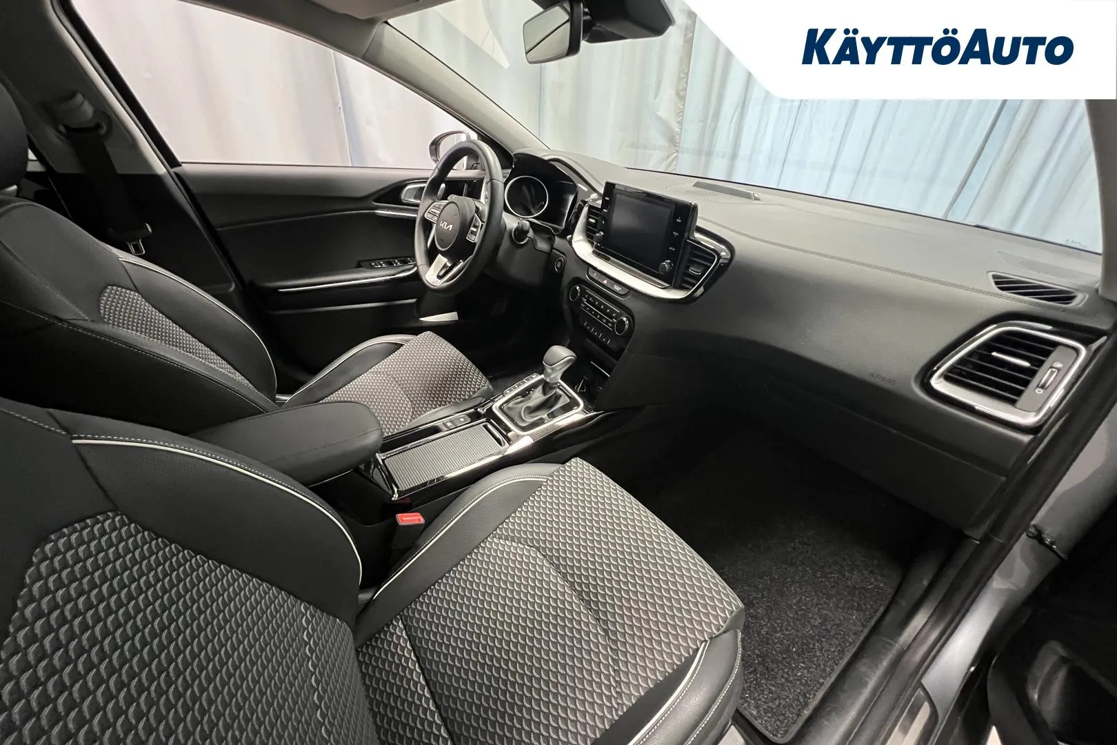 Kia XCeed YXR-231 carousel image
