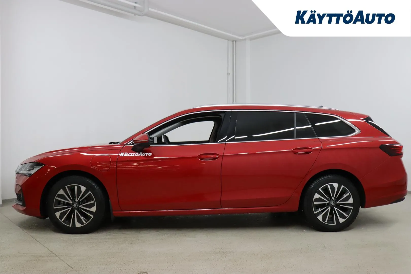 Skoda Superb JNK-515 carousel image