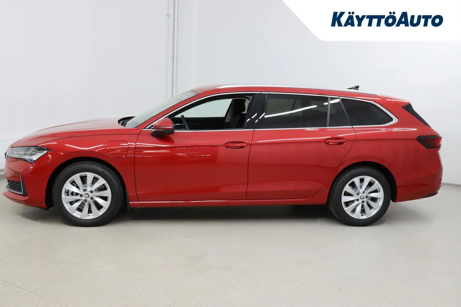 Skoda Superb JNK-515 carousel image