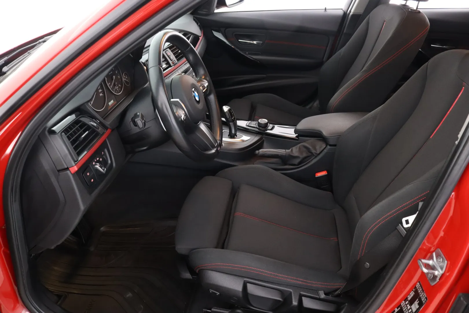 BMW 320 SLV-179 carousel image