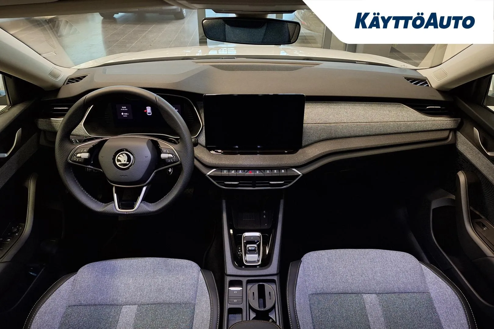 Skoda Octavia JNP-135 carousel image
