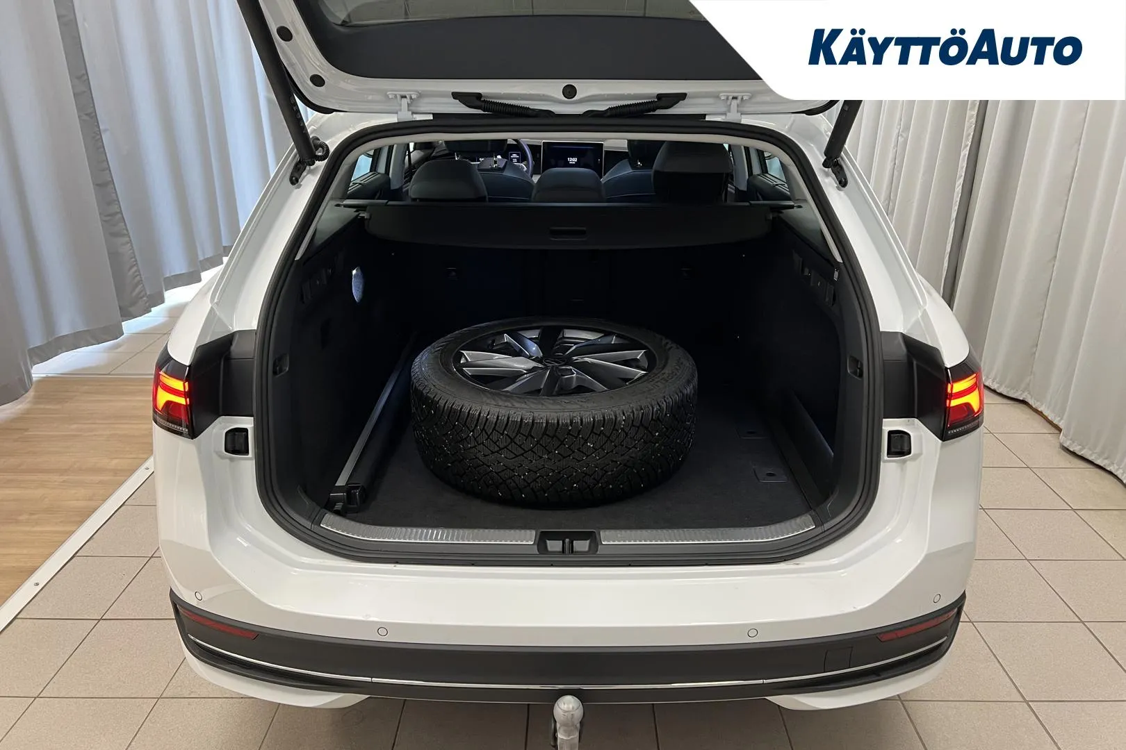 Volkswagen Passat NNN-104 carousel image