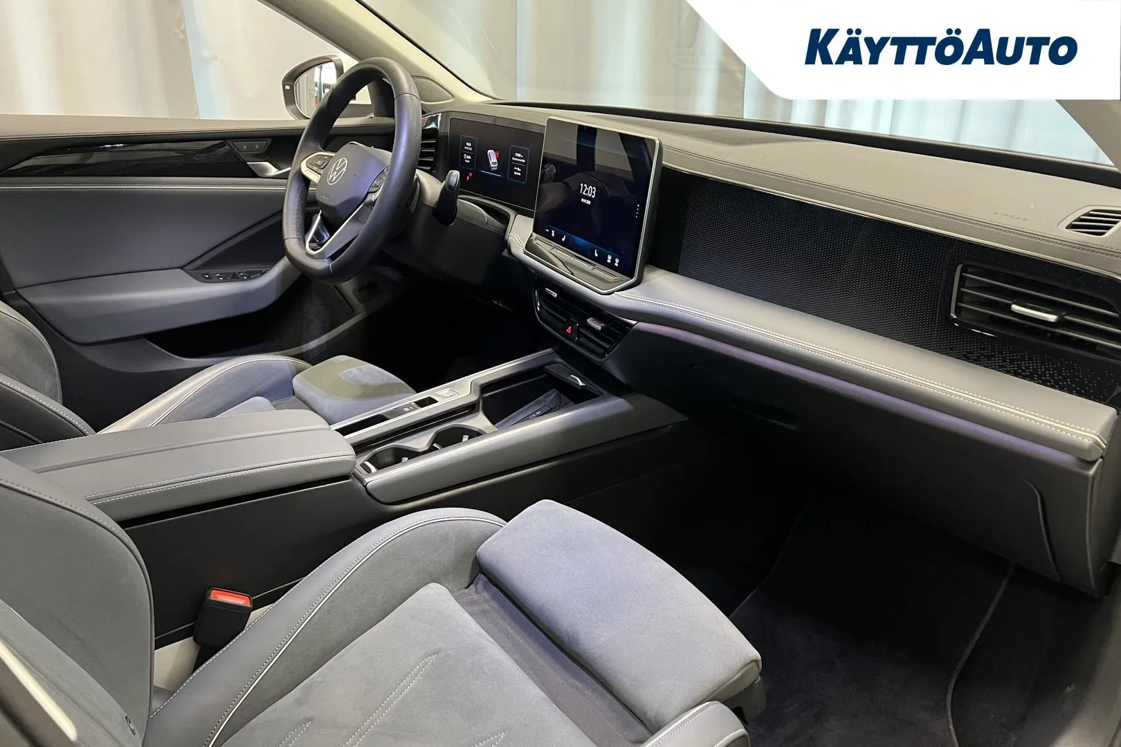 Volkswagen Passat NNN-104 carousel image