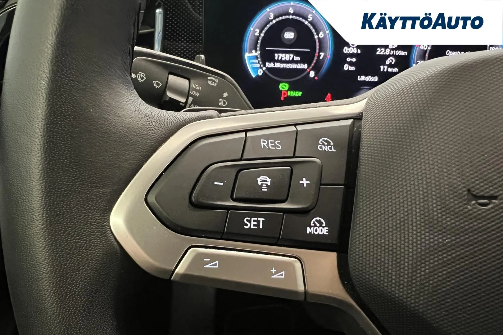 Volkswagen Passat NNN-104 carousel image