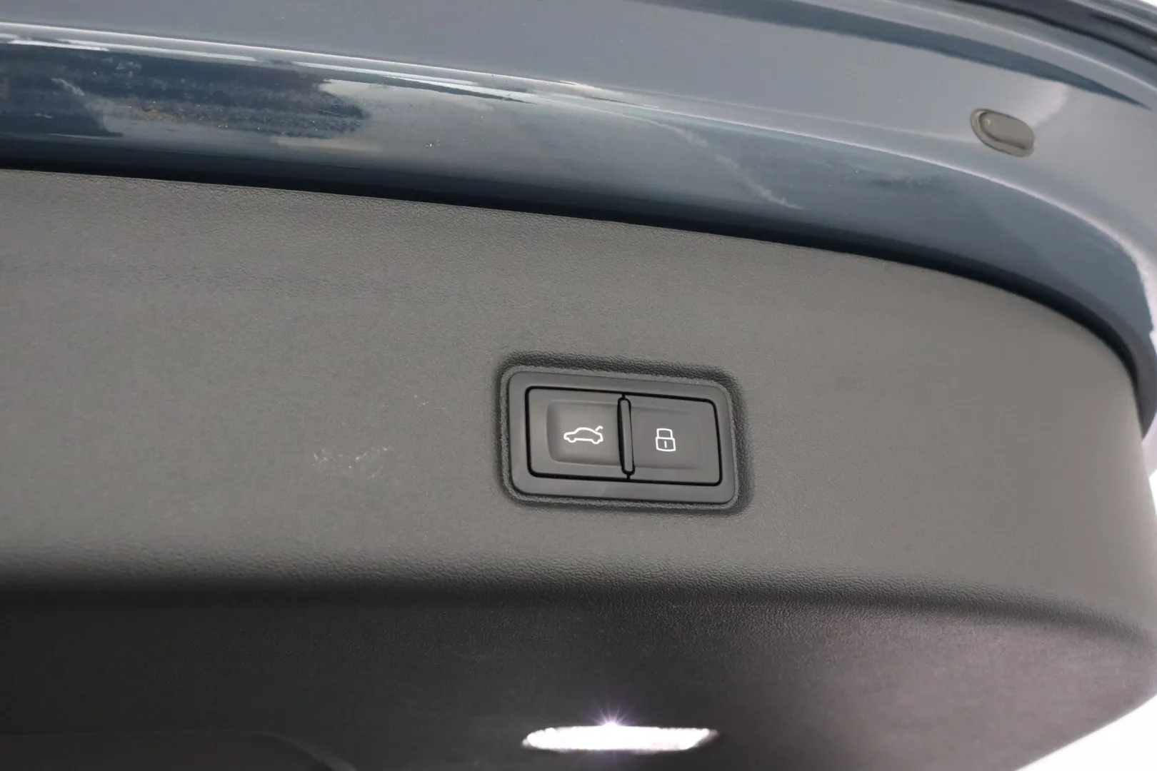 AUDI Q6 e-tron LSU-101 carousel image