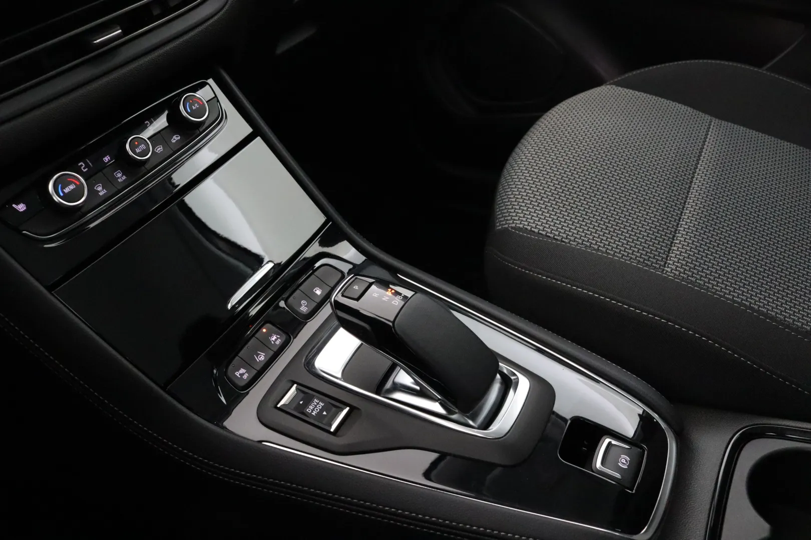 OPEL Grandland NNE-124 carousel image