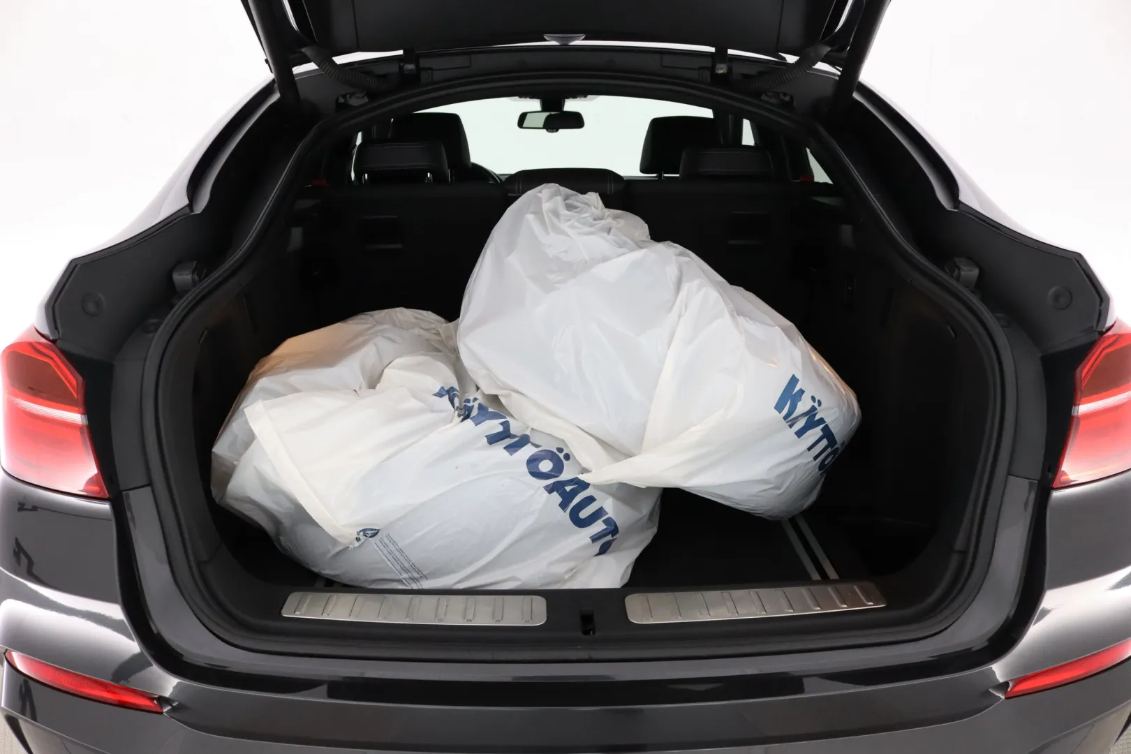 BMW X4 GNU-167 carousel image