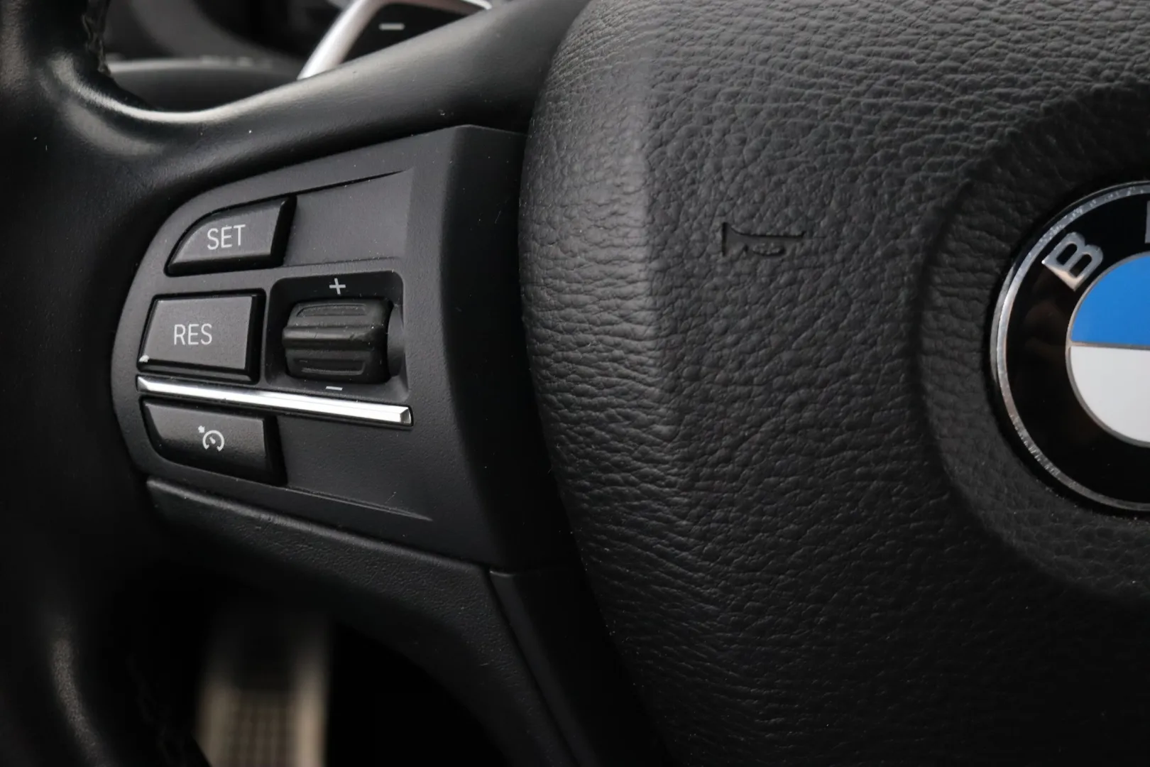 BMW X4 GNU-167 carousel image