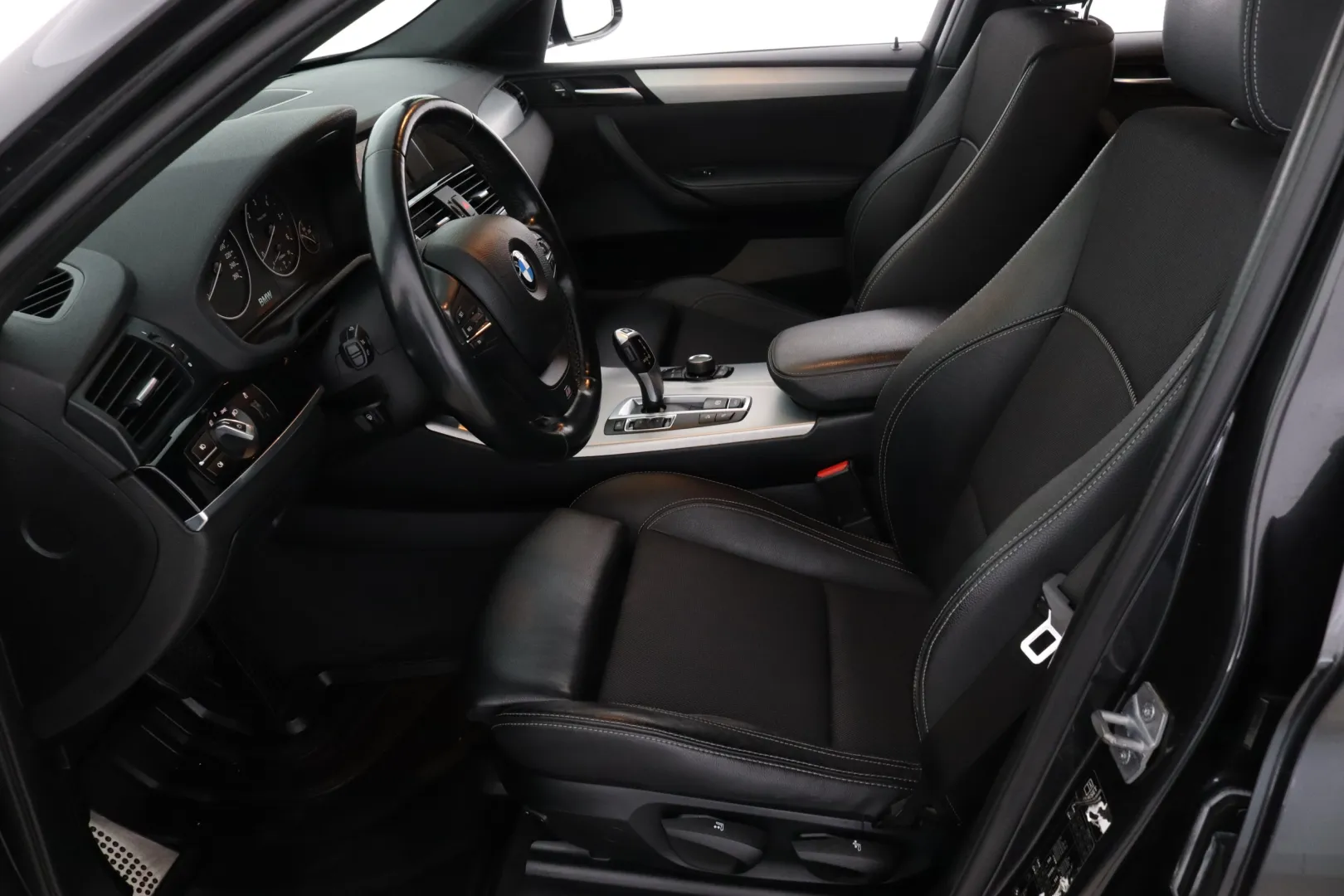 BMW X4 GNU-167 carousel image
