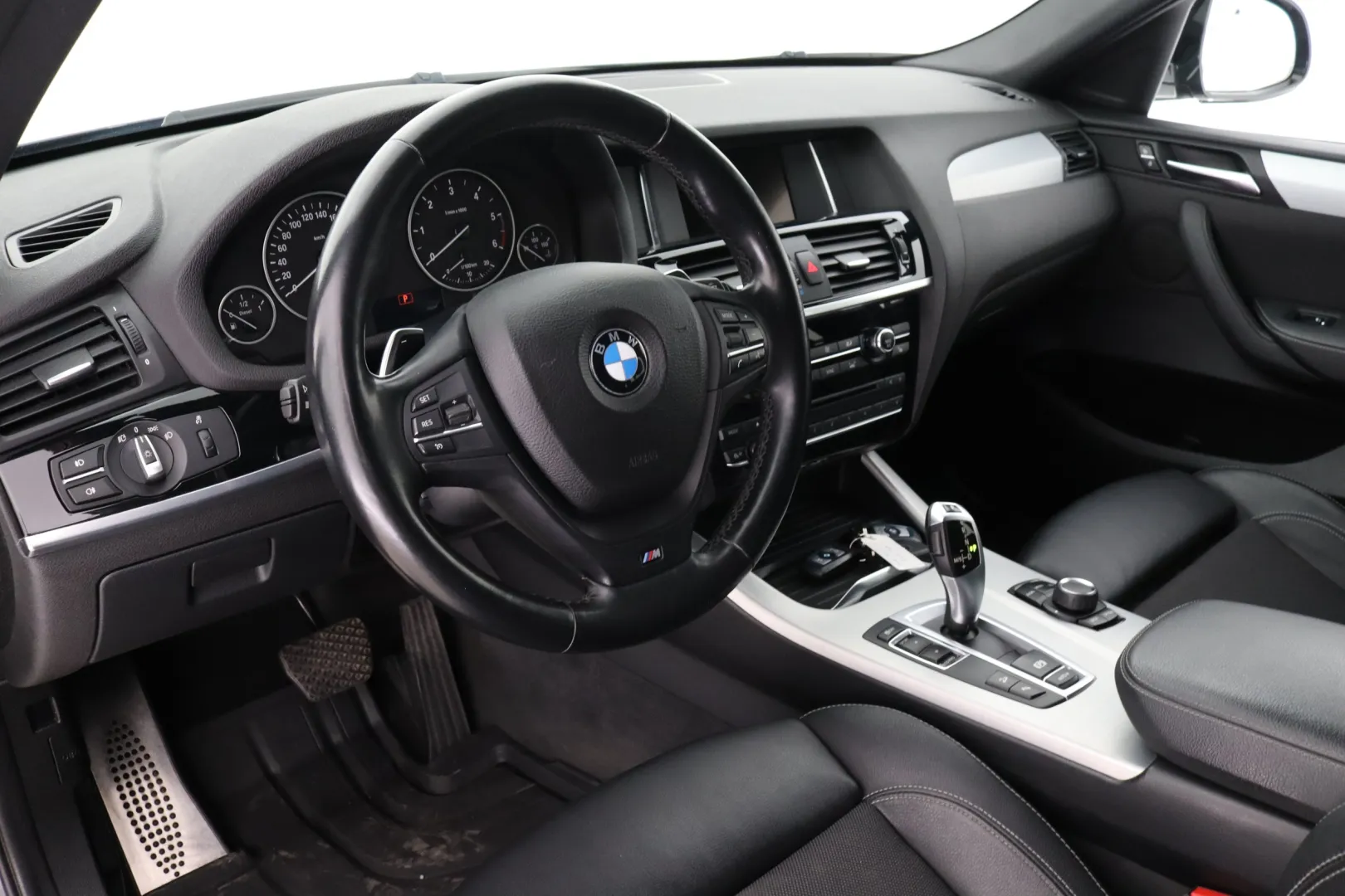 BMW X4 GNU-167 carousel image