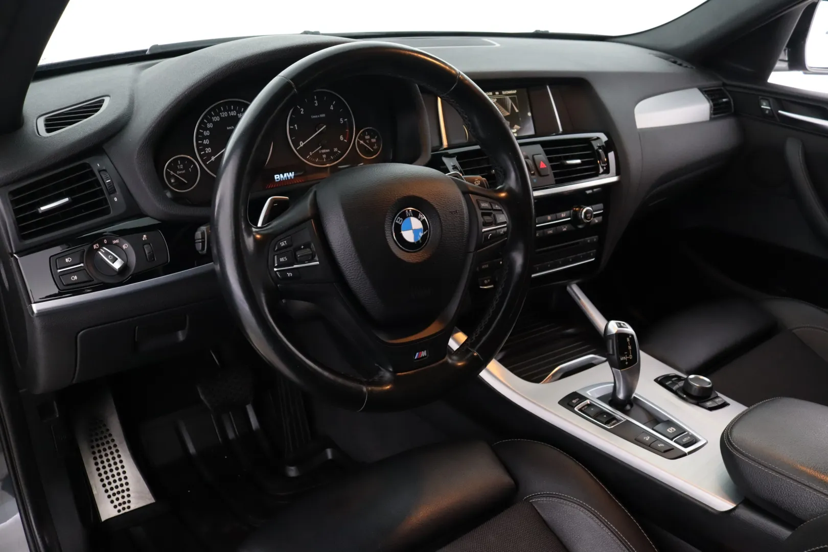 BMW X4 GNU-167 carousel image